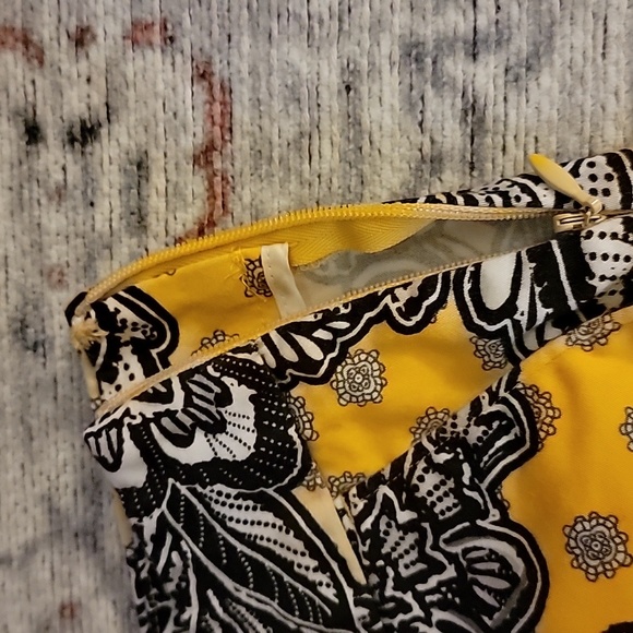 Express side zippered shorts size 8 - Picture 3 of 4